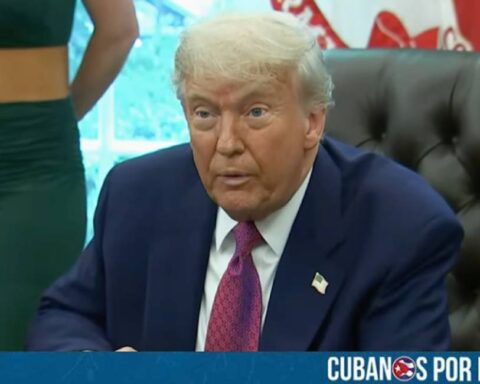 El presidente de Estados Unidos, Donald Trump encabezará este lunes una reunión en la Casa Blanca para definir estrategias y los planes a seguir con respecto a la situación en Venezuela.