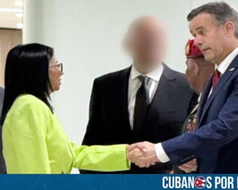 El director de la Agencia Central de Inteligencia de Estados Unidos (CIA), John Ratcliffe, sostuvo este jueves en Caracas una reunión con la encargada provisional del régimen en Venezuela, Delcy Rodríguez.