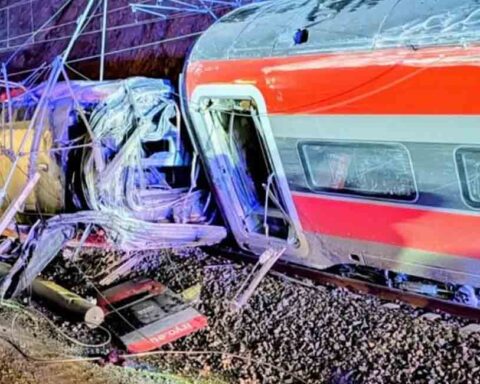 Accidente de trenes en España deja 39 fallecidos y múltiples heridos