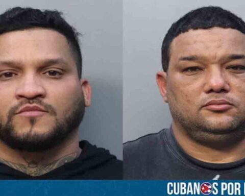 Capturan a dos sujetos en Miami-Dade por robo de correo