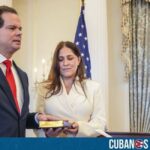 El cubanoamericano Bernie Navarro fue juramentado este martes 13 de enero como el nuevo embajador de los Estados Unidos en la República del Perú, en una ceremonia celebrada en Washington D. C., en la que el secretario de Estado, Marco Rubio, ofició el acto protocolario.