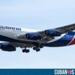 Un avión de Cubana de Aviación se vio obligado a abortar su intento de aterrizaje en Venezuela y regresar a Cuba tras realizar maniobras de espera en el espacio aéreo cercano al país suramericano, según registros de seguimiento aéreo.