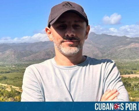 El periodista independiente Henry Constantin, director del medio La Hora de Cuba, se encuentra en paradero desconocido tras un amplio despliegue de fuerzas represivas del Estado cubano en la capital, según denunció su propio equipo en una publicación en Facebook.