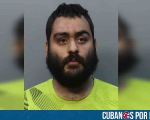 Miami: Detenido sujeto que atacó con gas pimienta tanto a familiares como a la policía