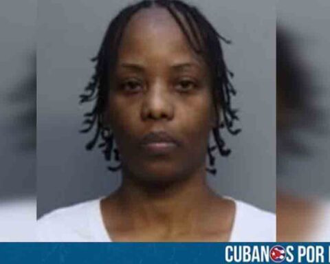 Arrestan a mujer en Miami por provocar un incendio dentro de una estación de policía