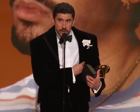 Bad Bunny hizo historia al ser el primer latino en ganar el Grammy a Álbum del Año