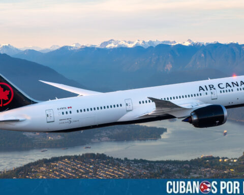La aerolínea Air Canada anunció la suspensión temporal de todos sus vuelos hacia Cuba a partir de esta semana, tras recibir notificación oficial de que los aeropuertos cubanos no podrán garantizar el suministro de combustible de aviación durante las próximas semanas, en medio de la profundización de la crisis energética que atraviesa la isla.