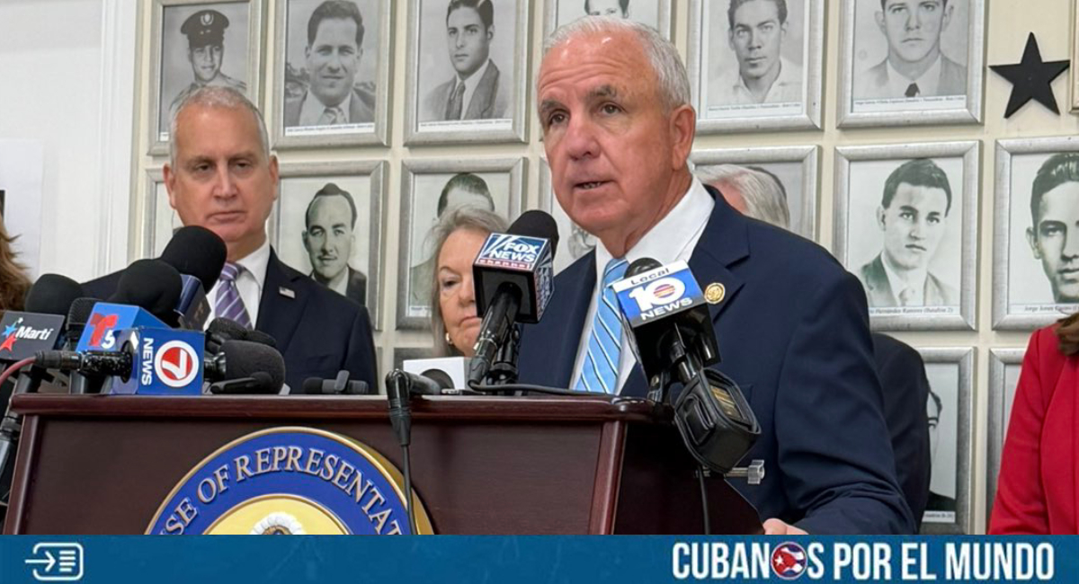 El congresista republicano Carlos Giménez afirmó que "todas las opciones permanecen sobre la mesa" para acabar con la dictadura castrista. Esta declaración, publicada en su cuenta de X, resalta el compromiso inquebrantable de la administración de Donald Trump en la lucha por liberar al pueblo cubano del yugo comunista que lo mantiene en el hambre y la miseria