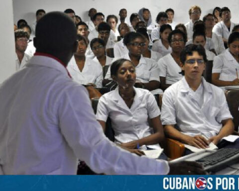El primer ministro de Santa Lucía, Philip J. Pierre, confirmó que Estados Unidos solicitó a su gobierno que deje de enviar ciudadanos a estudiar medicina en Cuba.