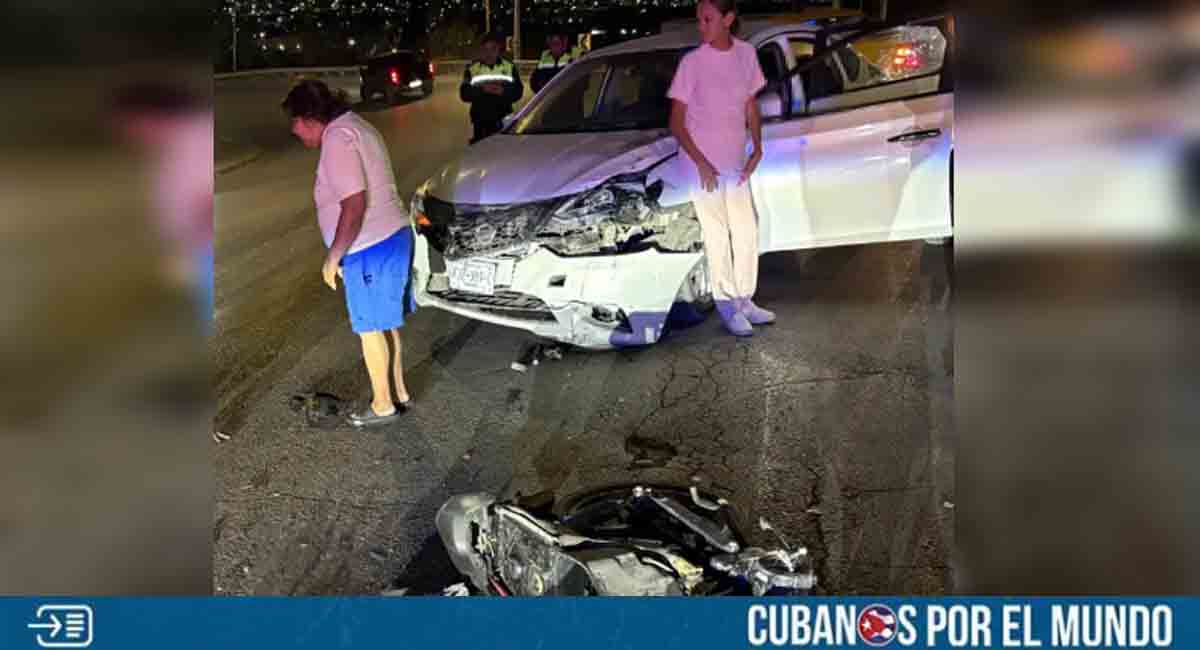 Motociclista cubano resulta herido en México tras ser impactado por un carro