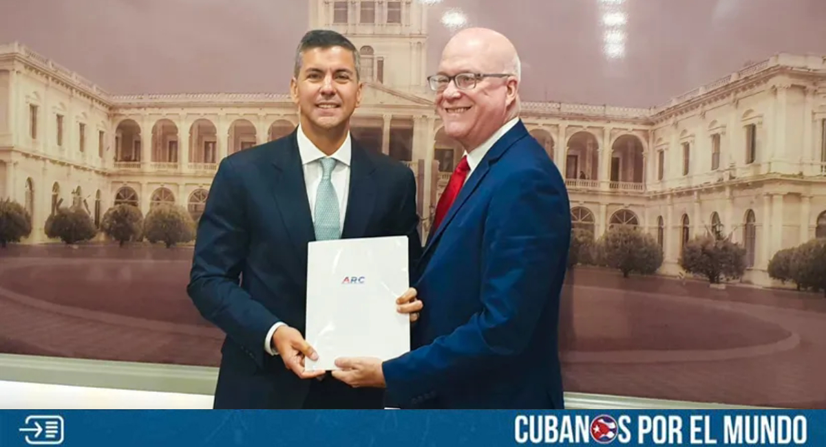 El secretario general de la Asamblea de la Resistencia Cubana (ARC), Orlando Gutiérrez‑Boronat, sostuvo una reunión oficial en Asunción con el presidente de Paraguay, Santiago Peña, en la que abordó la situación política y de derechos humanos en Cuba bajo el régimen castrista.