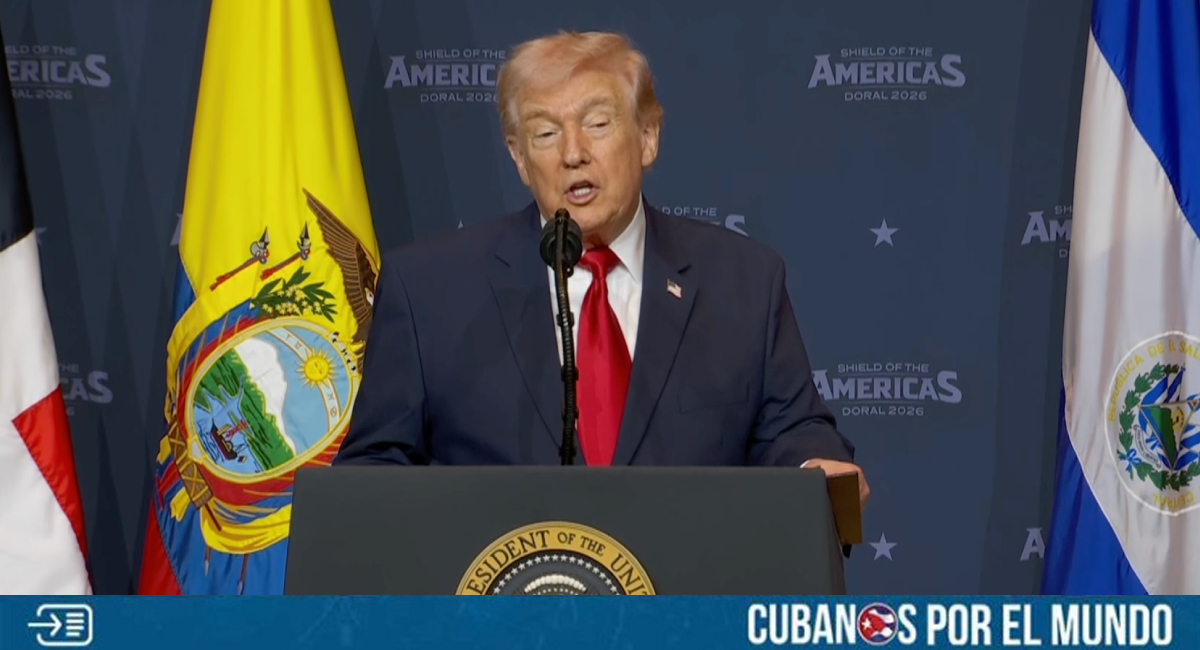 El presidente Donald Trump afirmó el sábado 7 de marzo durante la cumbre “Escudo de las Américas” en el Trump National Doral de Miami, que el régimen castrista de Cuba “vive sus últimos momentos de vida tal como es ahora”, augurando un gran cambio inminente para la isla y revelando que negocia directamente con La Habana a través del secretario de Estado Marco Rubio.
